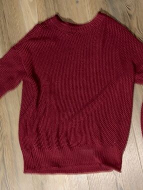 Jessica Simpson Ribbed Crewneck Sweater in Burgundy